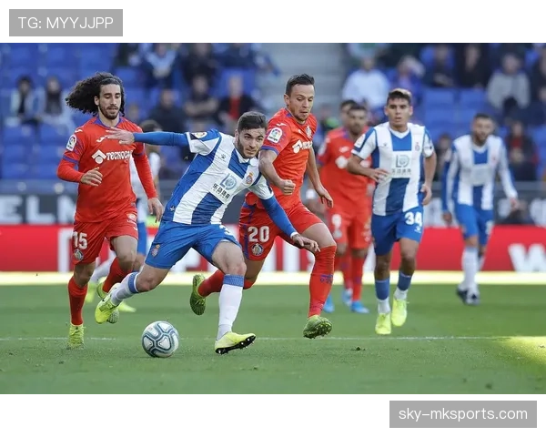 沙勒罗瓦边路进攻强势崛起，锋线新战术助球队逆转战局