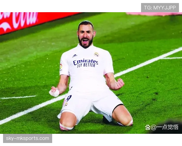 本泽马离开皇马是否正确：战术适配与生涯阶段解析