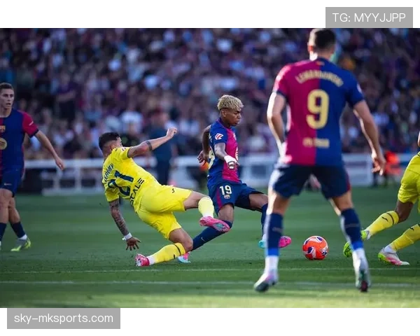 巴萨防线从稳固到频频被打穿,稳定性面临考验 巴萨防线从稳固到频频被打穿,稳定性面临考验