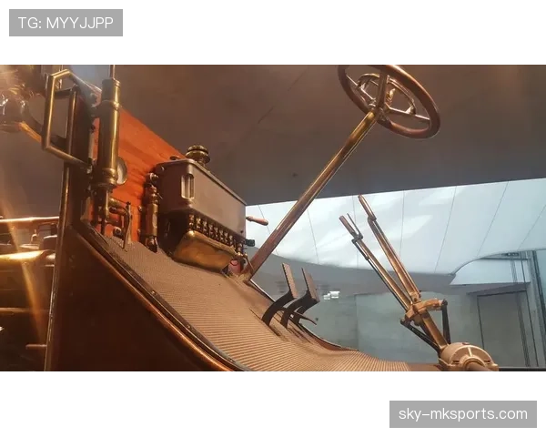 拉莫斯车库像私人博物馆，阳台那根晾衣绳把我瞬间清醒